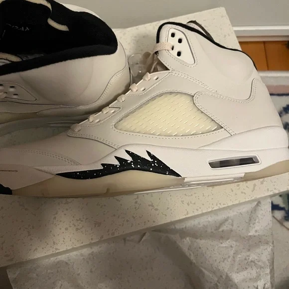Limited edition Air Jordan 5 retro se sails